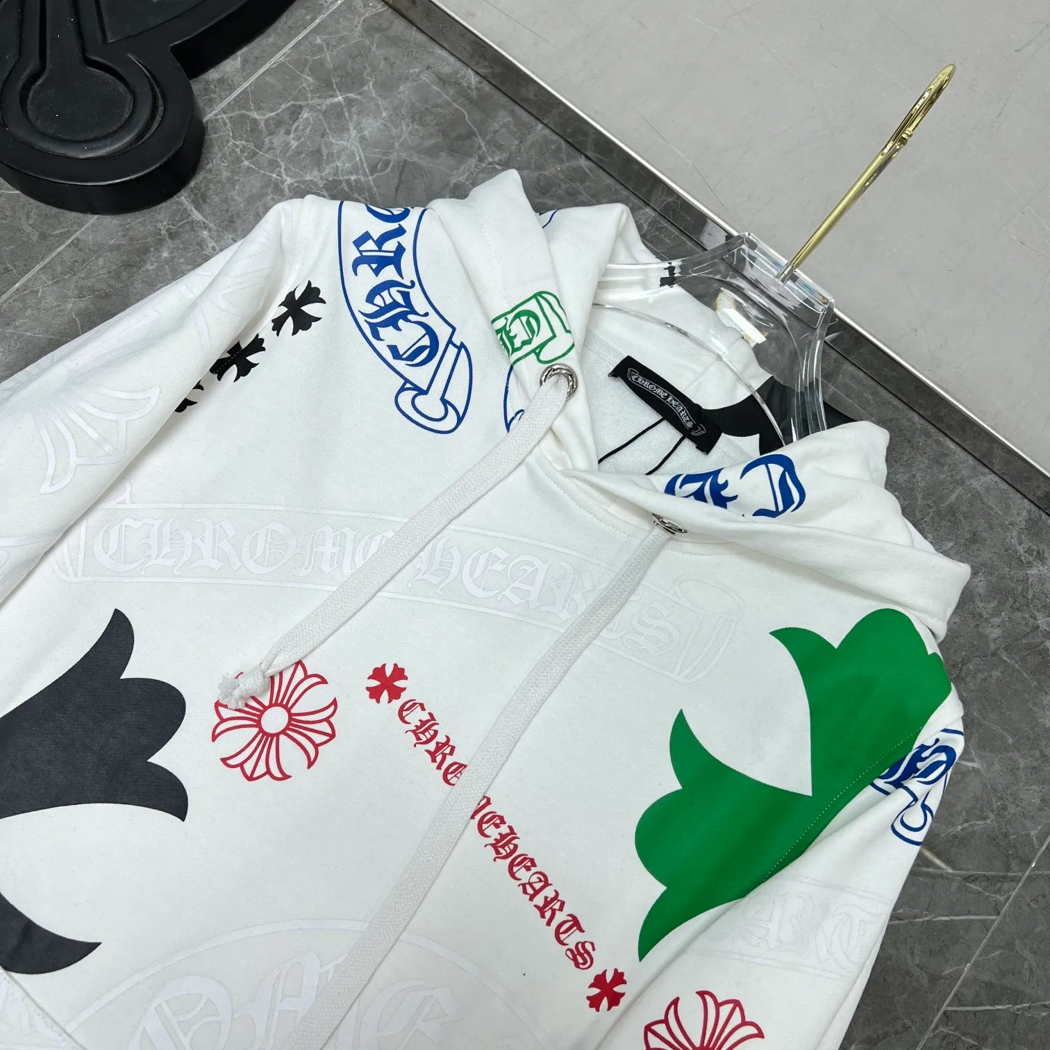 P260 Chrome Hearts 🍁Autumn and Winter🍁 2025 Simultaneous sales at counters❤️ Chrome logo limited online hooded sweatshirt Imported environmentally friendly glue printing and dyeing Improved customized version 1:1 high-gram weight high-quality fabric 🌈Recommended colors: black white 🌈 Size: S, M, L, XL